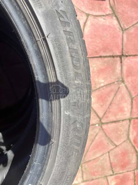 Bridgestone 235/40 R19 Letnja