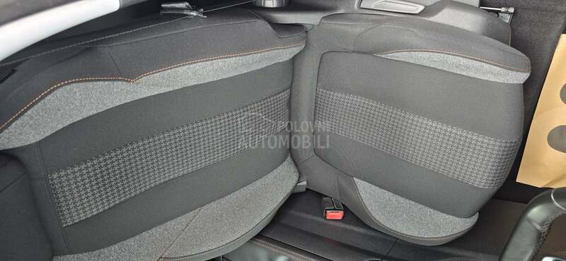 Peugeot 5008 1.6 blue-hdi