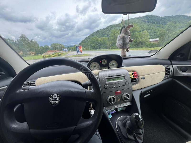 Lancia Ypsilon 