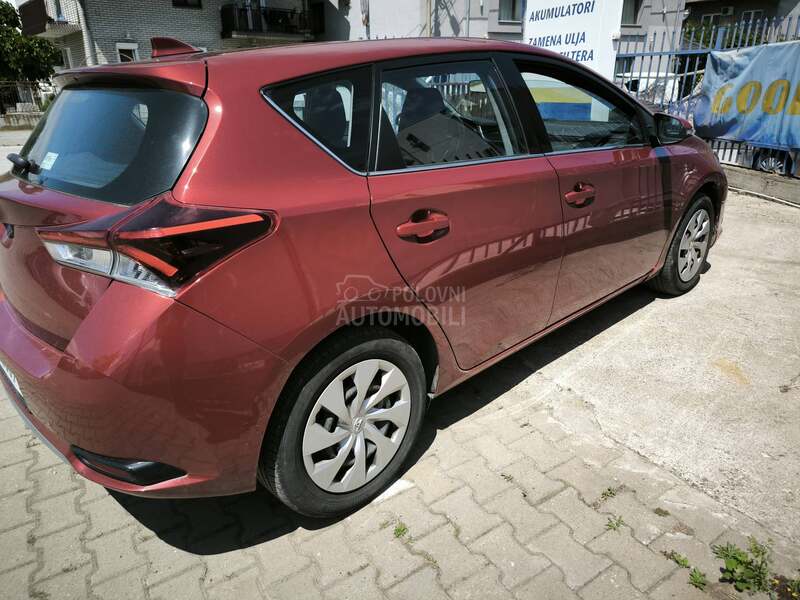 Toyota Auris 1.6i