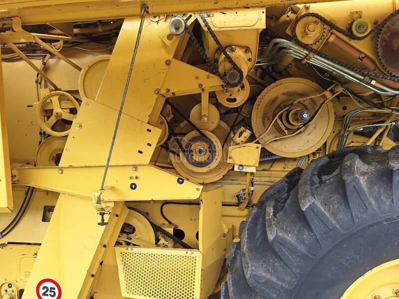 New Holland tx32