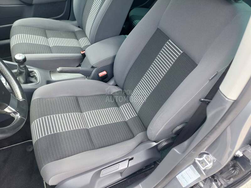 Volkswagen Golf 5 REZERVISAN