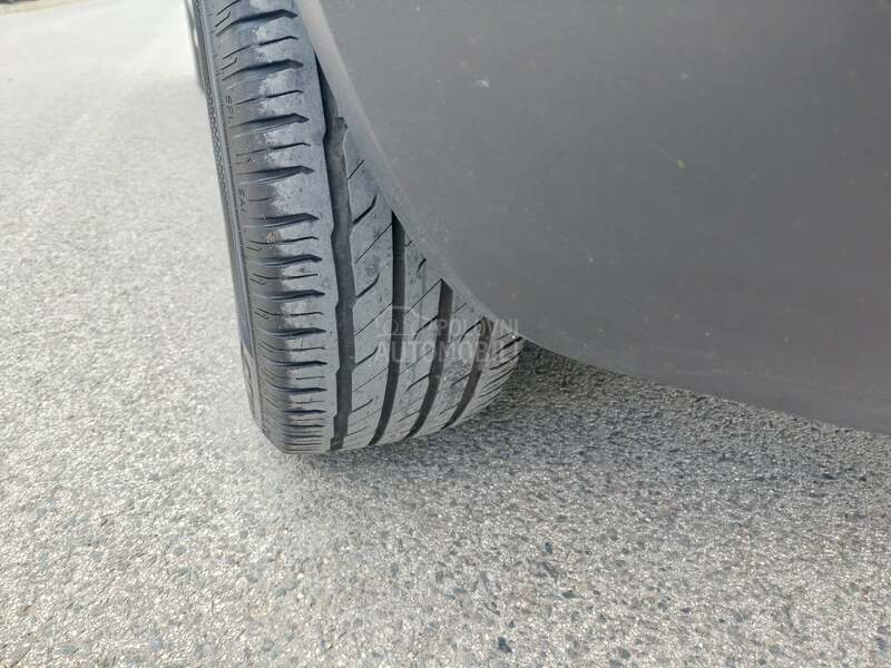 Volkswagen Golf 5 REZERVISAN