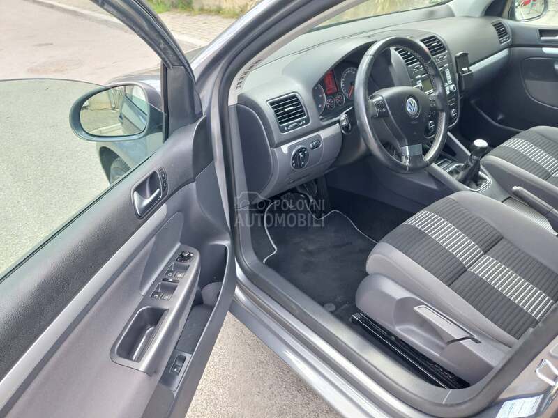 Volkswagen Golf 5 REZERVISAN