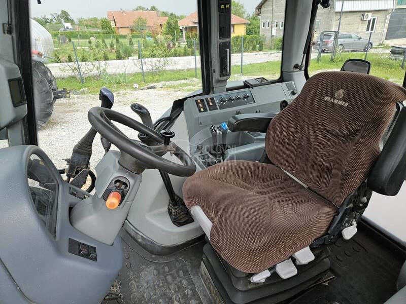 Valtra N101 SA UTOVARIVACEM