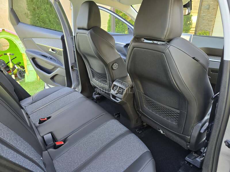 Peugeot 3008 1.2/AUT/ALLURE