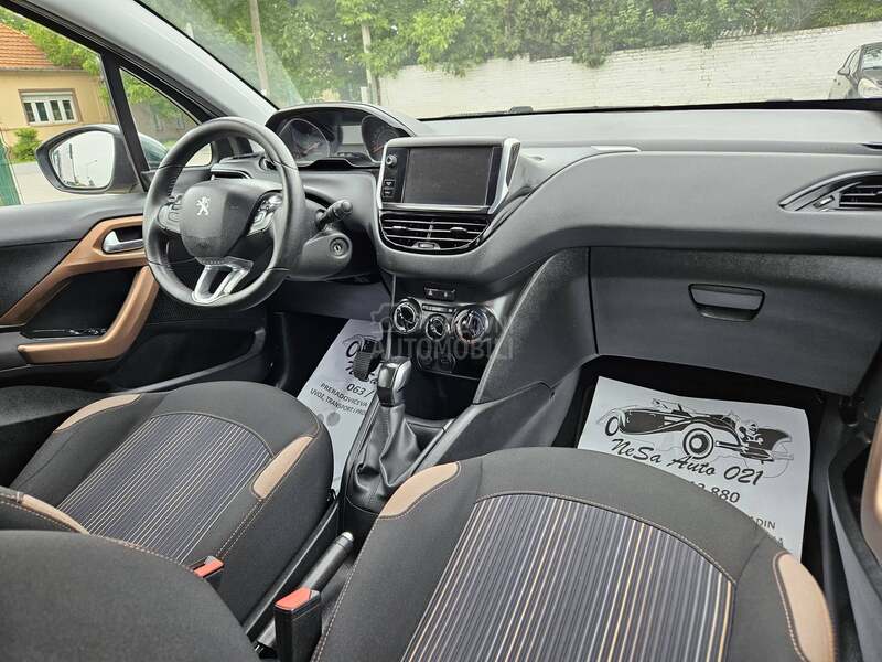 Peugeot 208 1.2B/URBAN SOUL