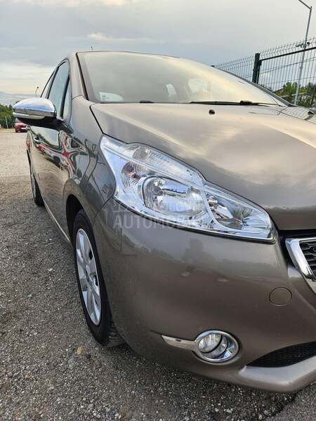 Peugeot 208 1.2B/URBAN SOUL