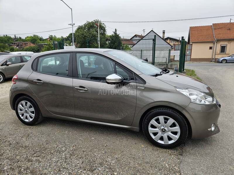 Peugeot 208 1.2B/URBAN SOUL
