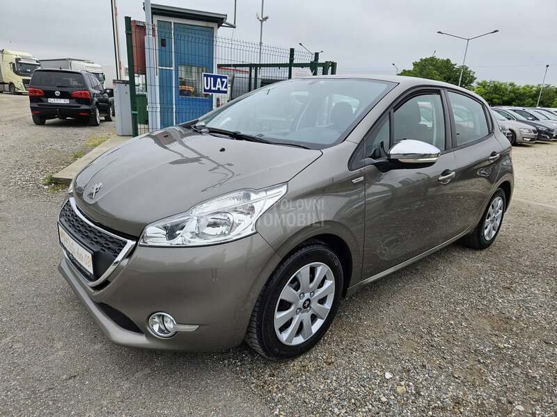 Peugeot 208 1.2B/URBAN SOUL