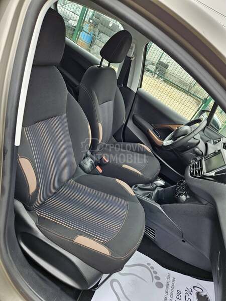 Peugeot 208 1.2B/URBAN SOUL