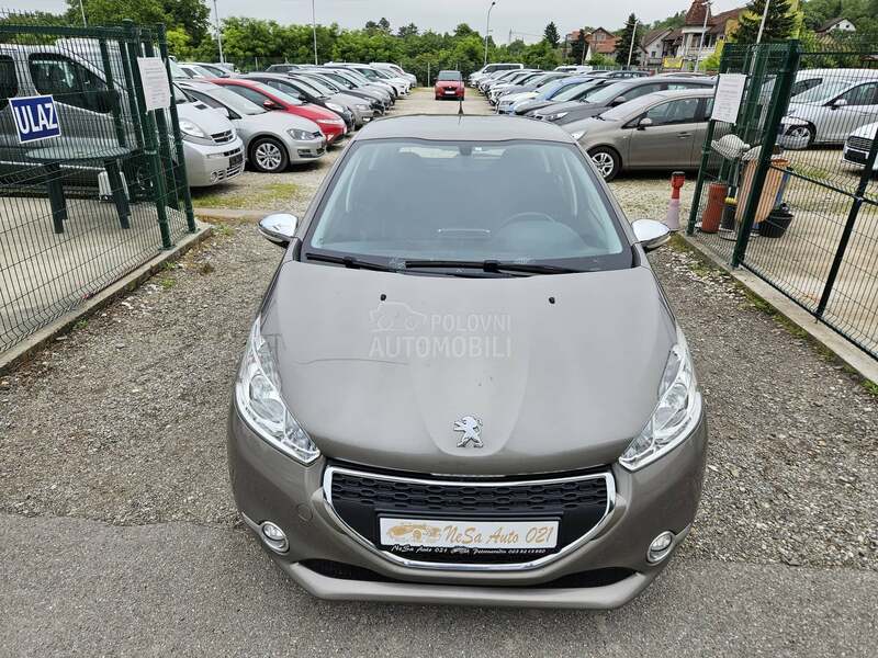 Peugeot 208 1.2B/URBAN SOUL