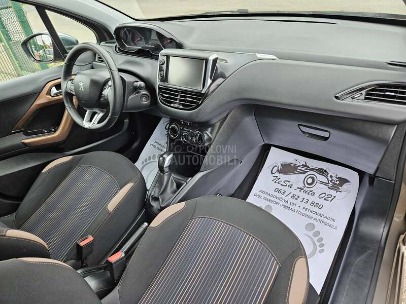 Peugeot 208 1.2B/URBAN SOUL