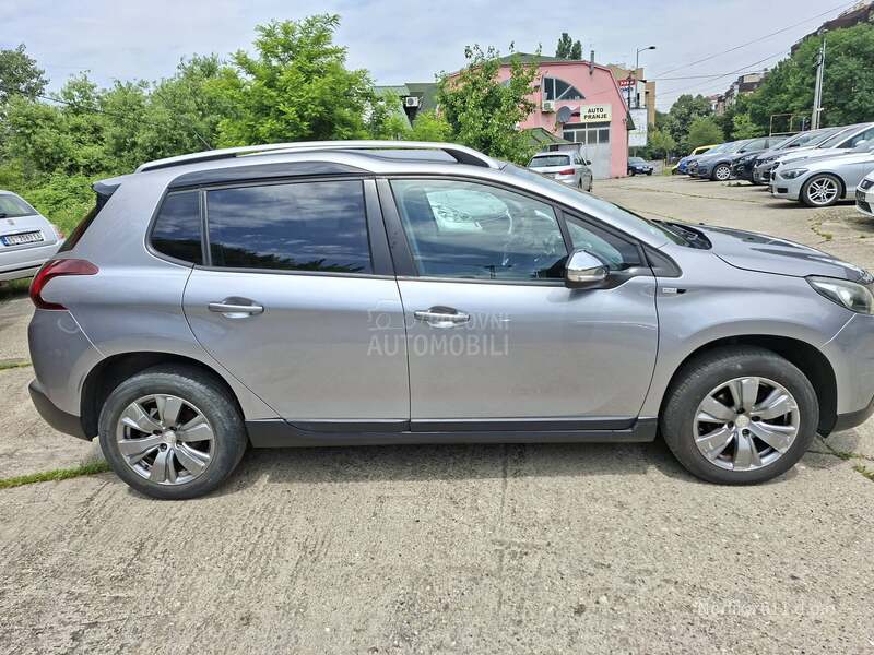Peugeot 2008 1,2 STYLE