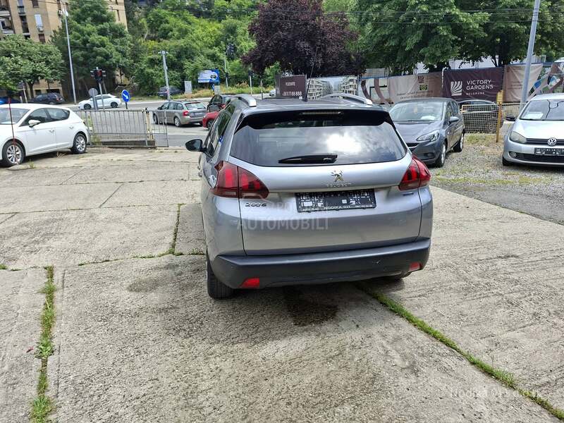 Peugeot 2008 1,2 STYLE
