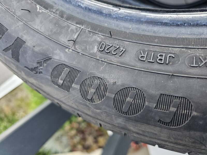 Goodyear 215/60 R17 Letnja