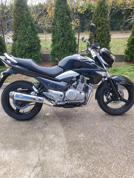 Suzuki GW250 Inazuma A2 kat.