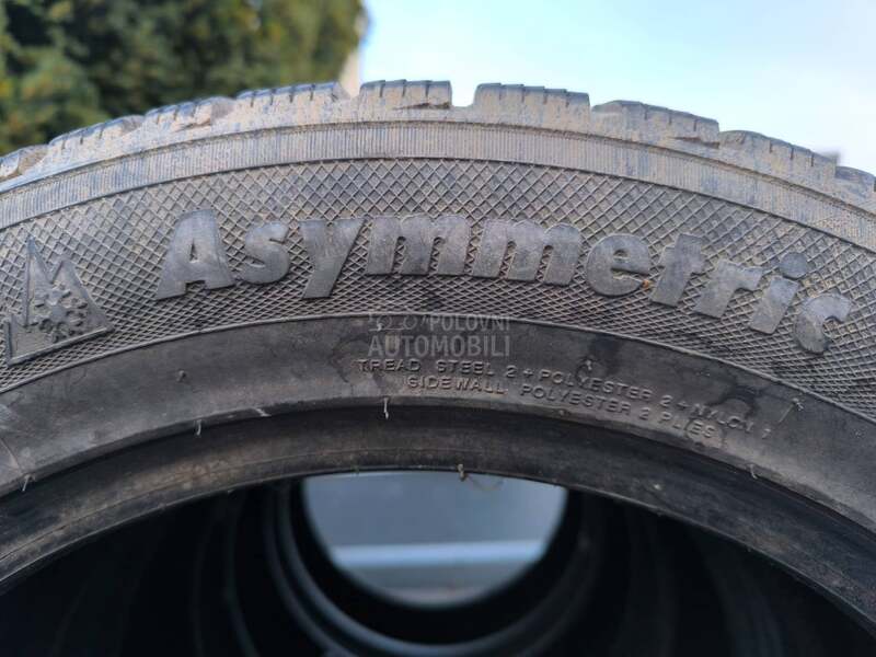 Kumho 235/55 R18 Zimska