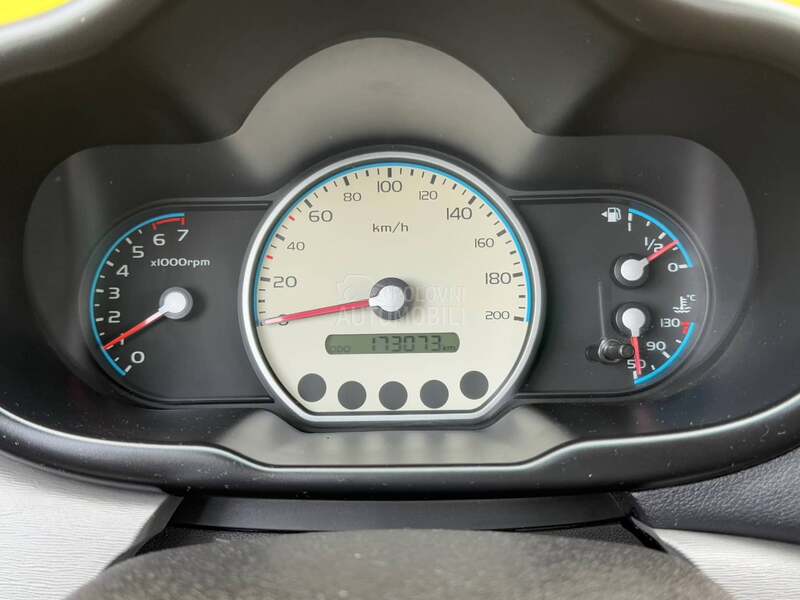 Hyundai i10 1.1b/FABRIČKO STANJE