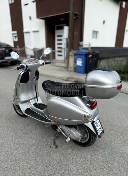 Piaggio Vespa LX125