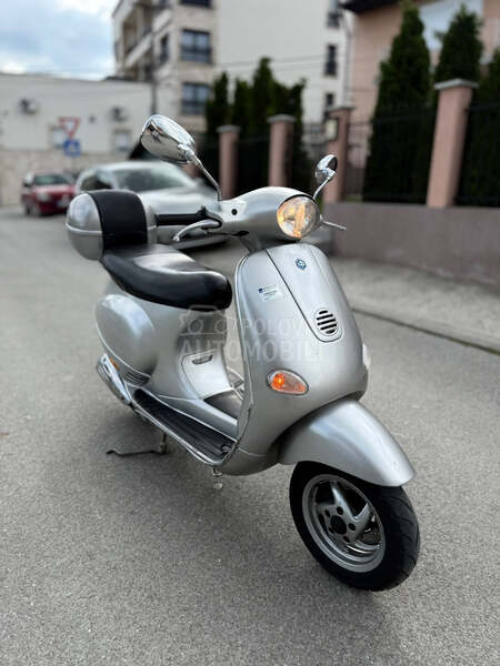 Piaggio Vespa LX125