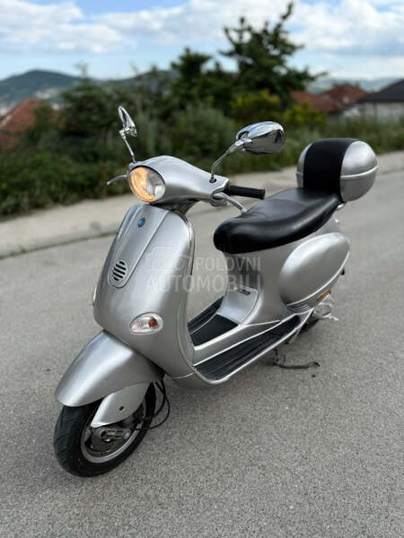 Piaggio Vespa LX125
