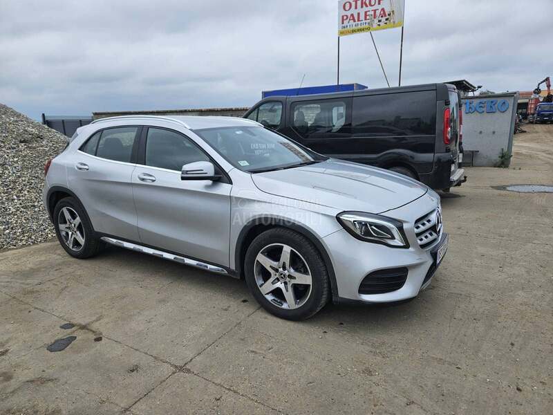 Mercedes Benz GLA 200 
