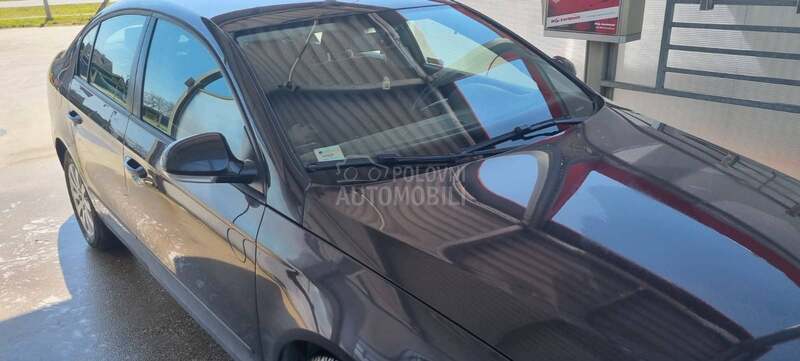 Volkswagen Passat B6 1.6 b tng