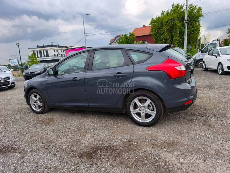 Ford Focus 1.6 i TREND CH
