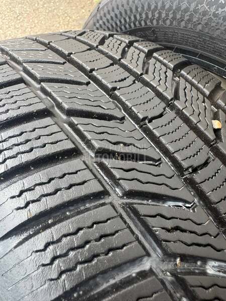 Continental 215/55 R17 Zimska