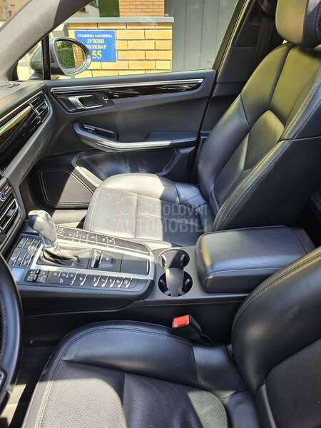 Porsche Macan FABRIKA