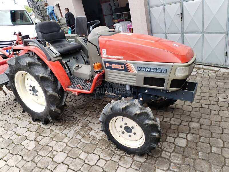 Kubota f220