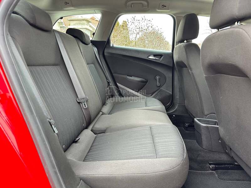 Opel Astra J 1.4 16V ENJOY