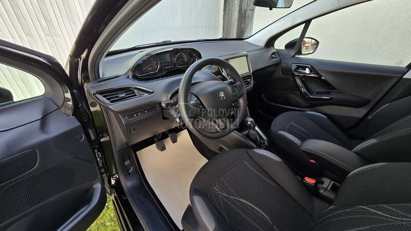 Peugeot 208 1.6 HDI  N A V I