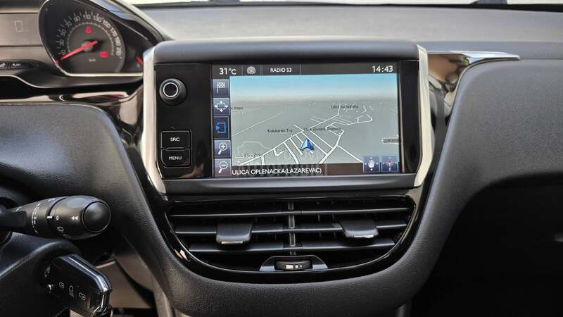 Peugeot 208 1.6 HDI  N A V I