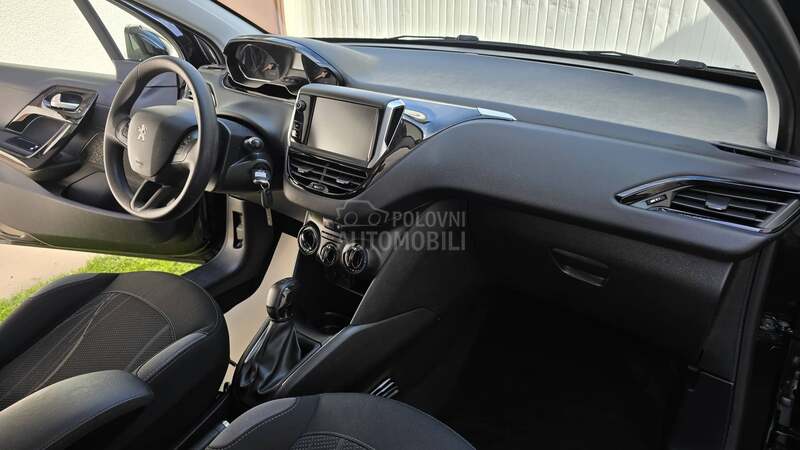 Peugeot 208 1.6 HDI  N A V I
