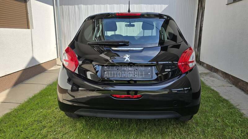 Peugeot 208 1.6 HDI  N A V I
