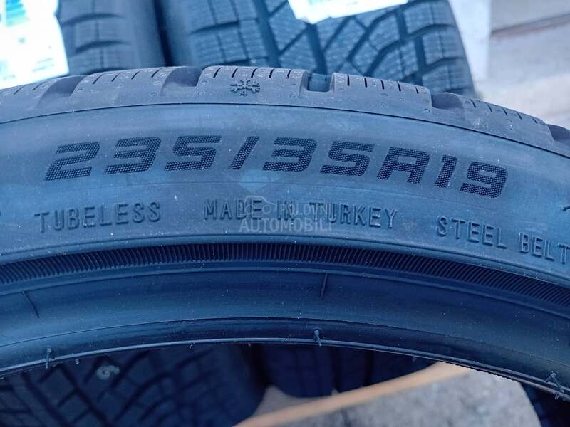 Falken 235/35 R19 Zimska