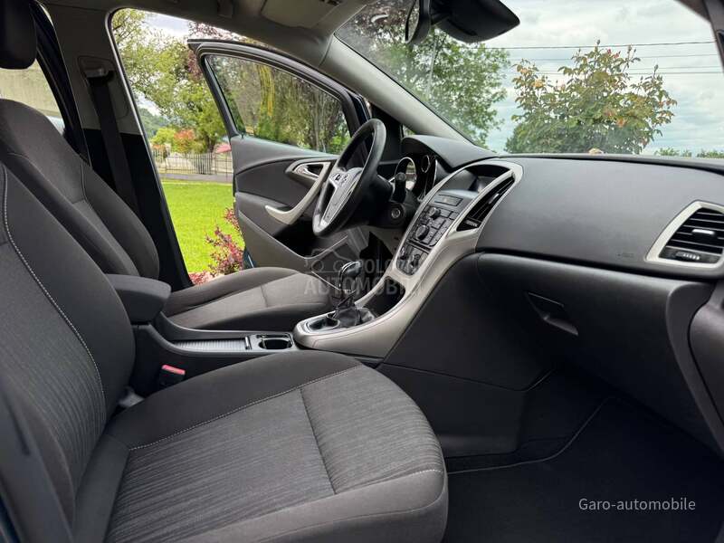 Opel Astra J 1.6 SVAJCARSKA