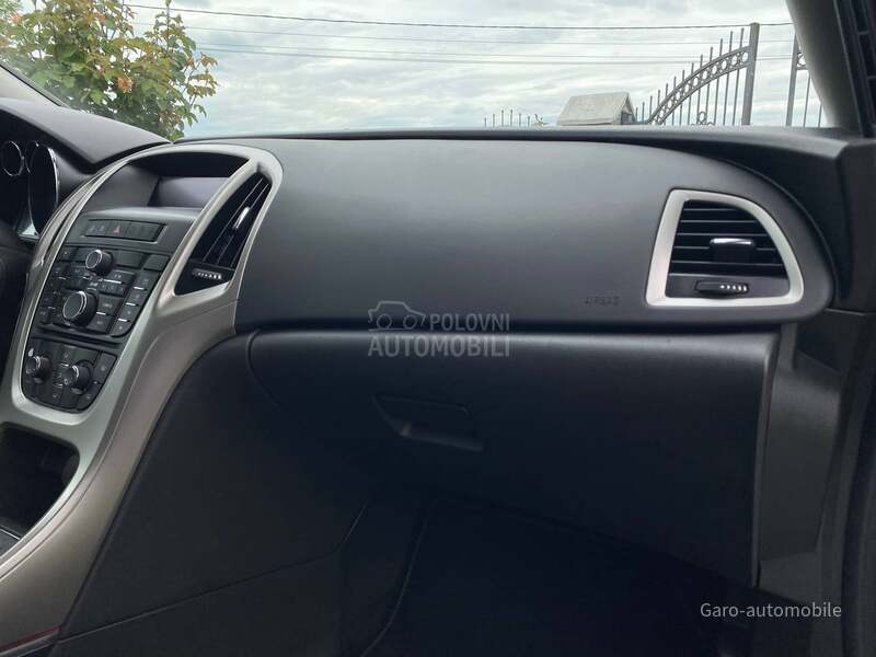 Opel Astra J 1.6 SVAJCARSKA