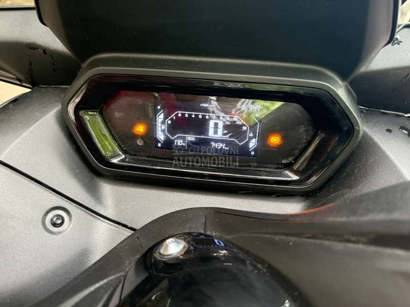Yamaha x max