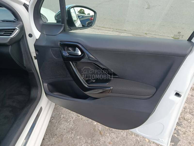 Peugeot 208 1.2ben