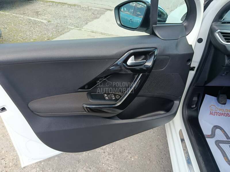 Peugeot 208 1.2ben