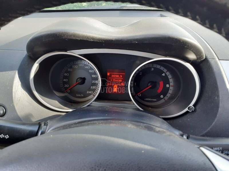 Citroen C-Crosser 2.2 hdi