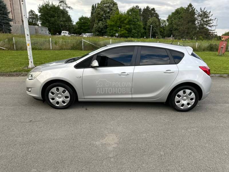 Opel Astra J 1.4 B