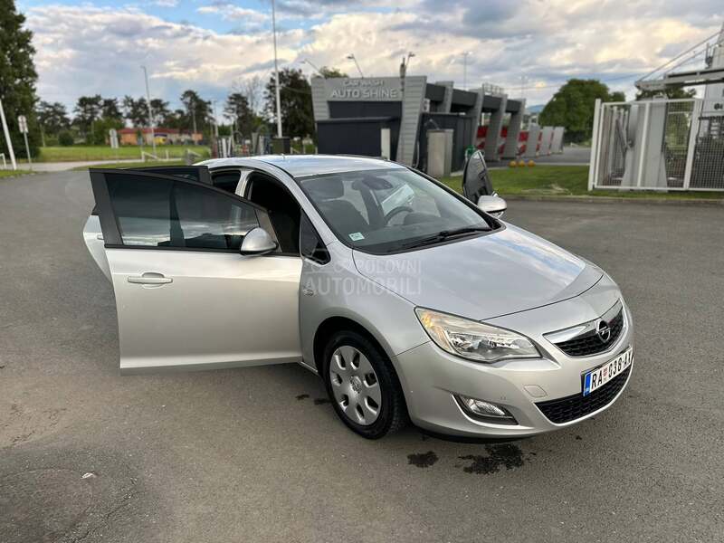 Opel Astra J 1.4 B
