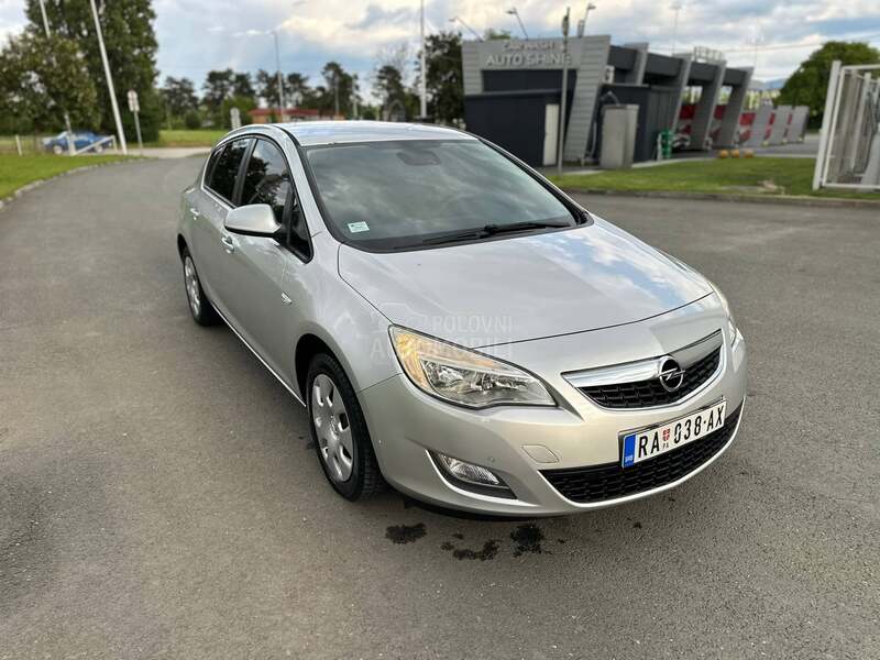 Opel Astra J 1.4 B