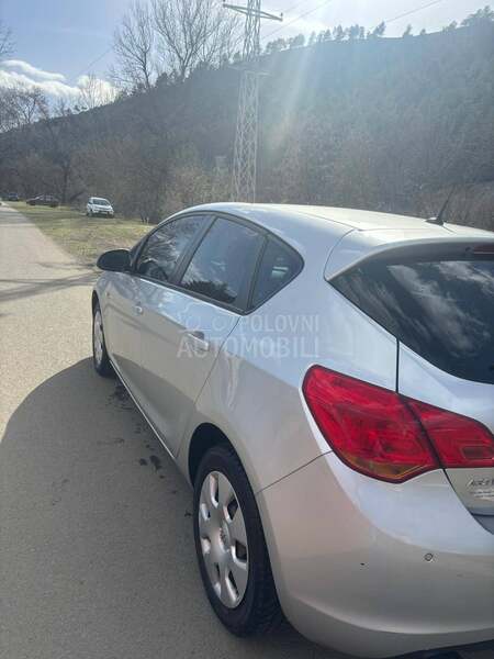 Opel Astra J 1.4b