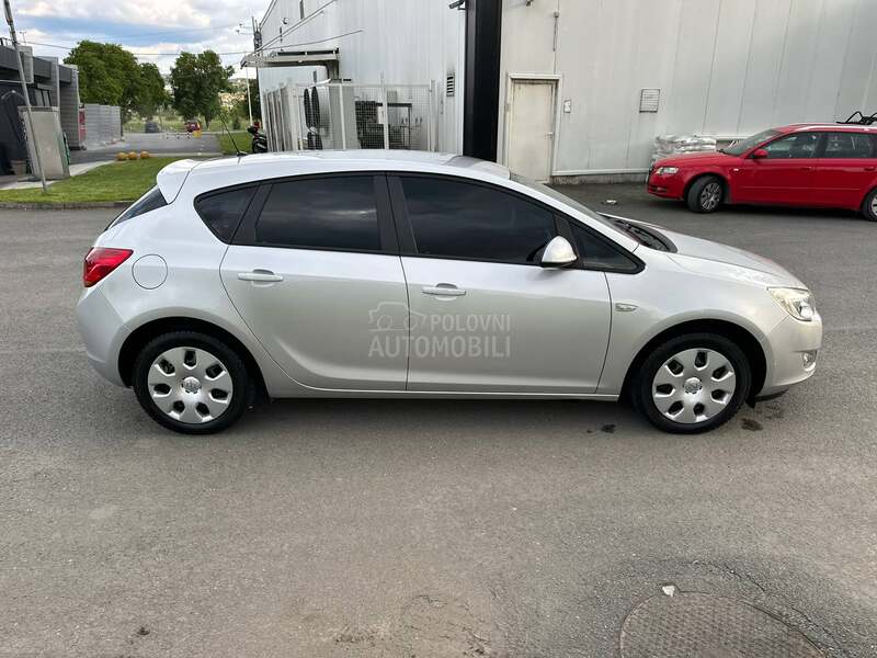 Opel Astra J 1.4 B