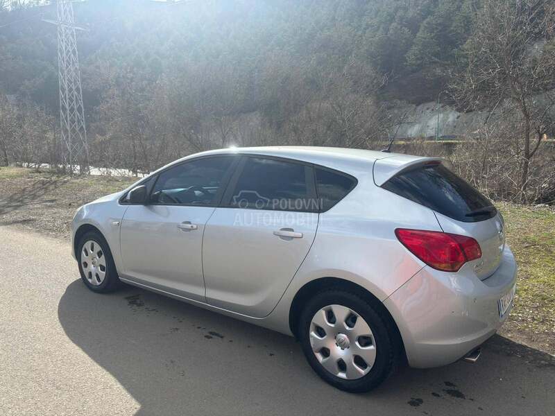 Opel Astra J 1.4b